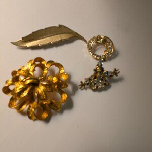 LOT of Vintage Brooches Unsigned gold Plated Bow* Multicolor Clown* Circle